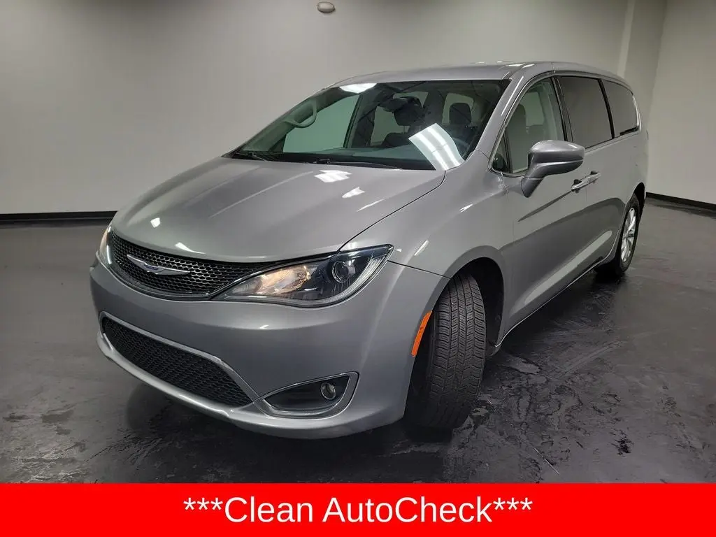 2018 Chrysler Pacifica Touring Plus photo 5
