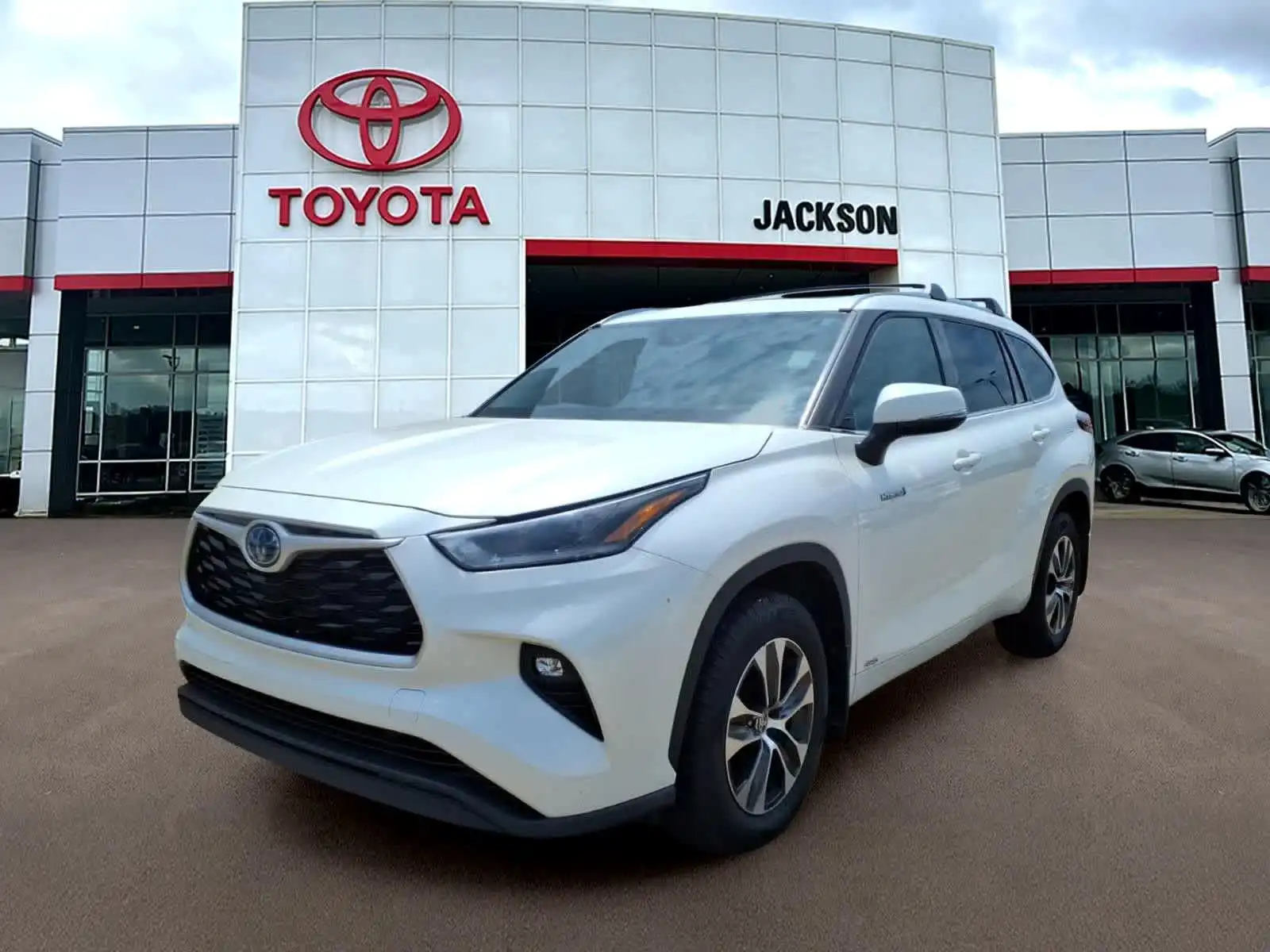 2021 Toyota Highlander XLE Hybrid 4x4's photo
