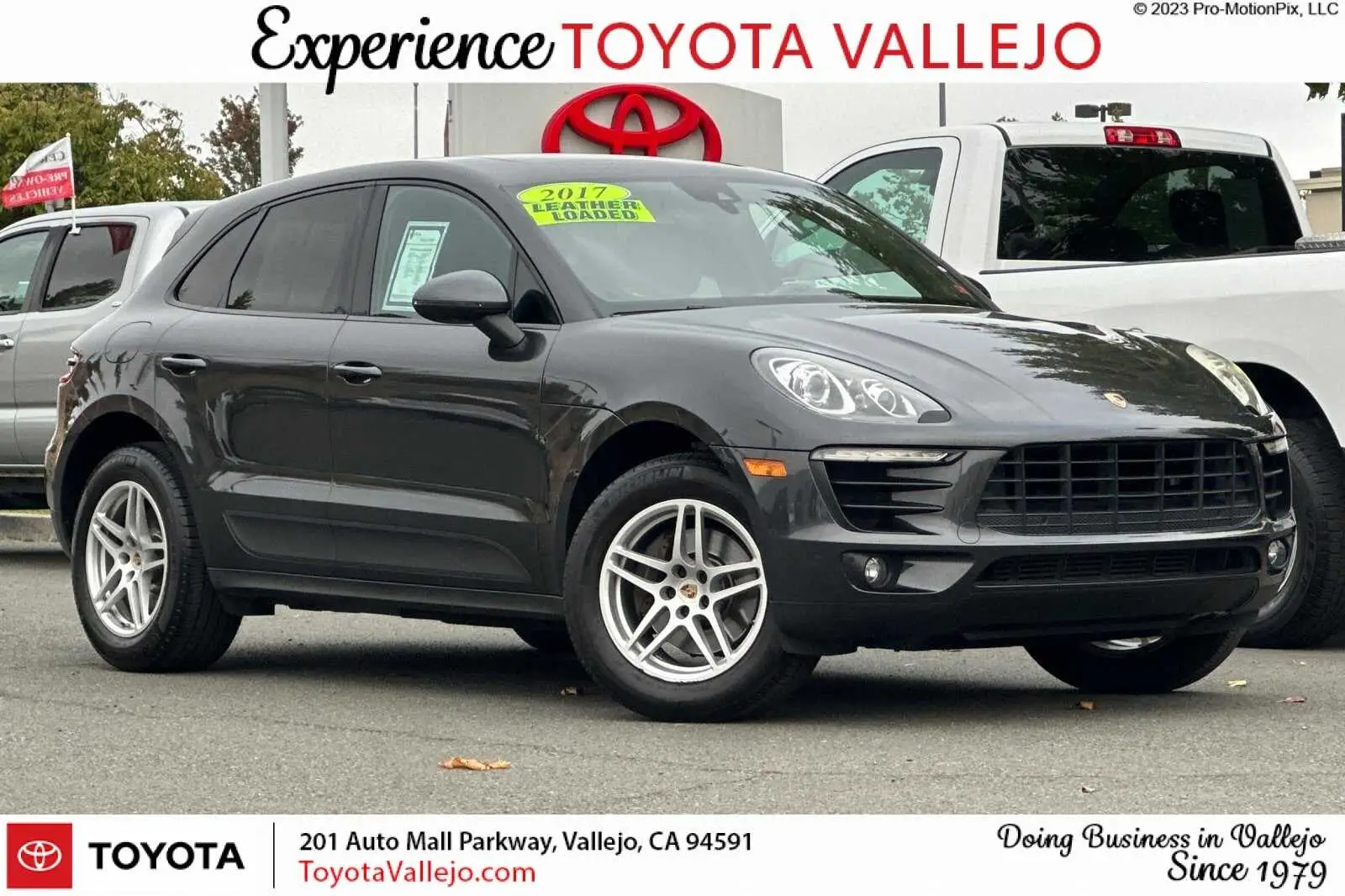 2017 Porsche Macan Base photo 1
