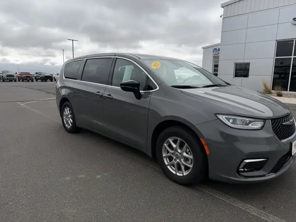 2025 Chrysler Pacifica Select photo 1