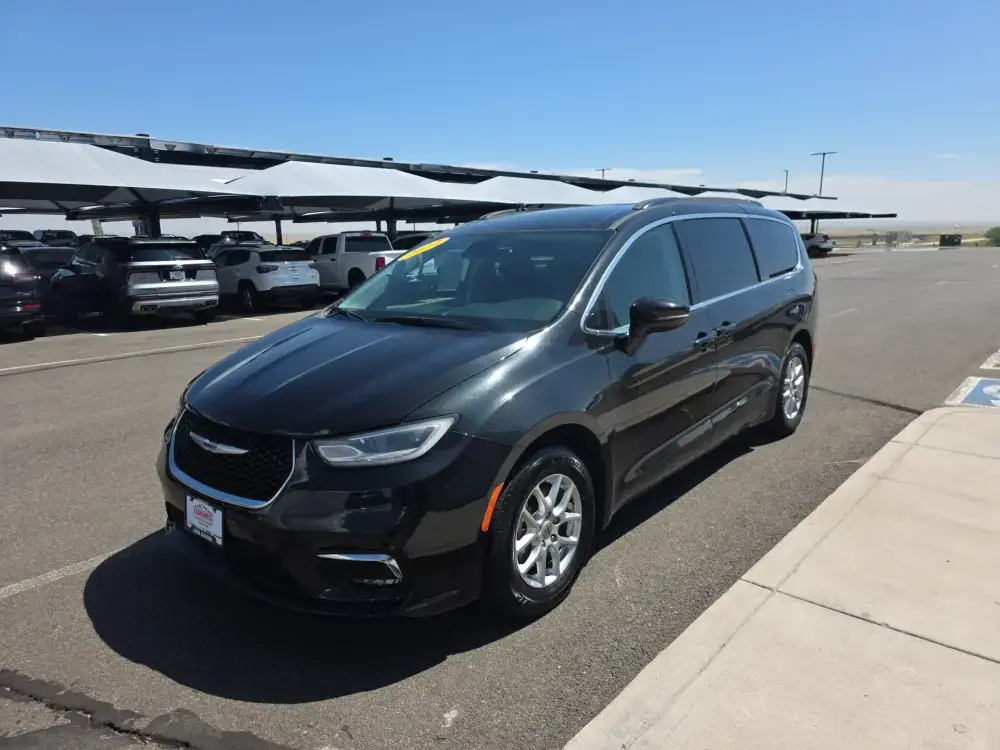 2022 Chrysler Pacifica Touring L photo 3