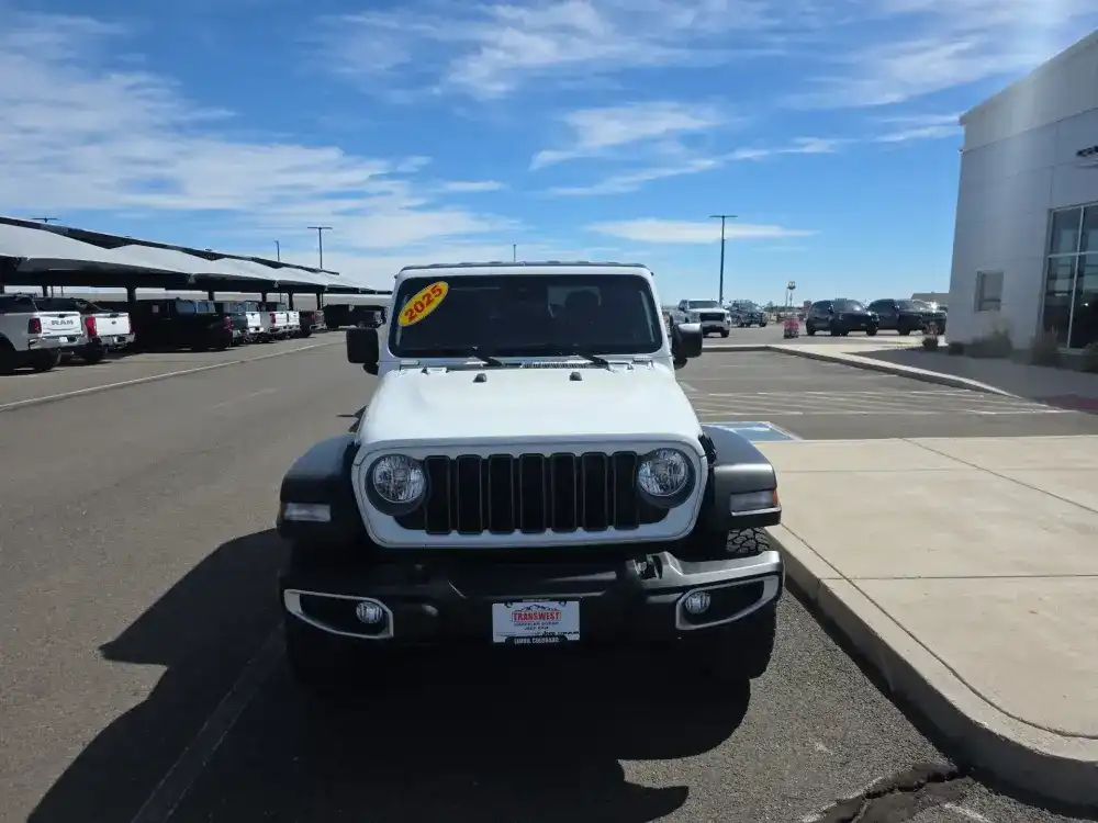 2025 Jeep Gladiator Sport S Auto's photo