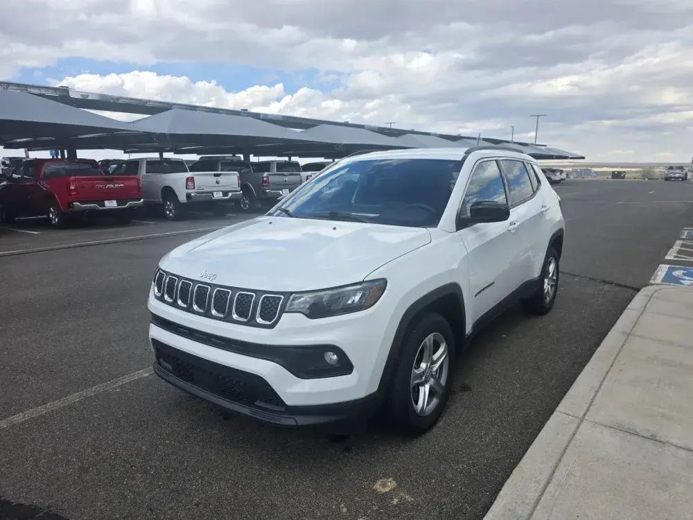 2024 Jeep Compass Latitude 4WD photo 3