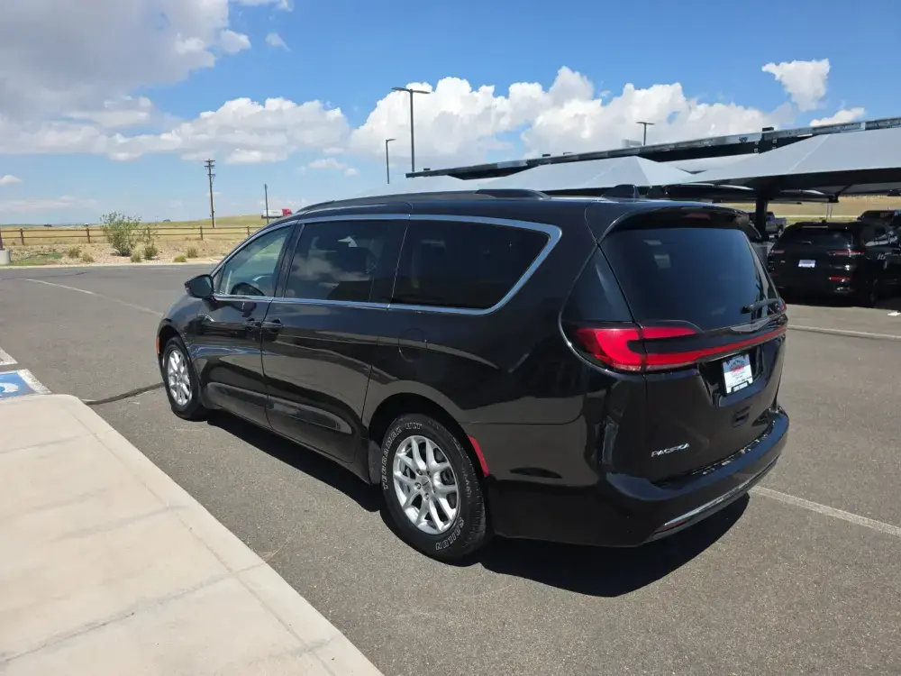 2022 Chrysler Pacifica Touring L photo 5