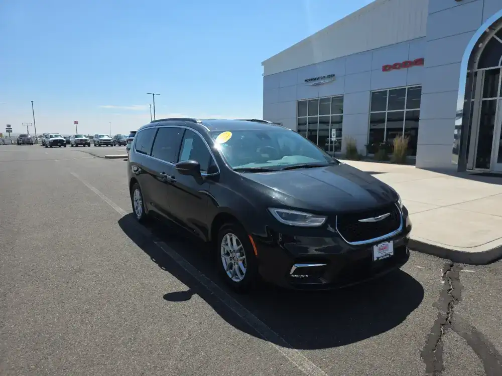 2022 Chrysler Pacifica Touring L's photo