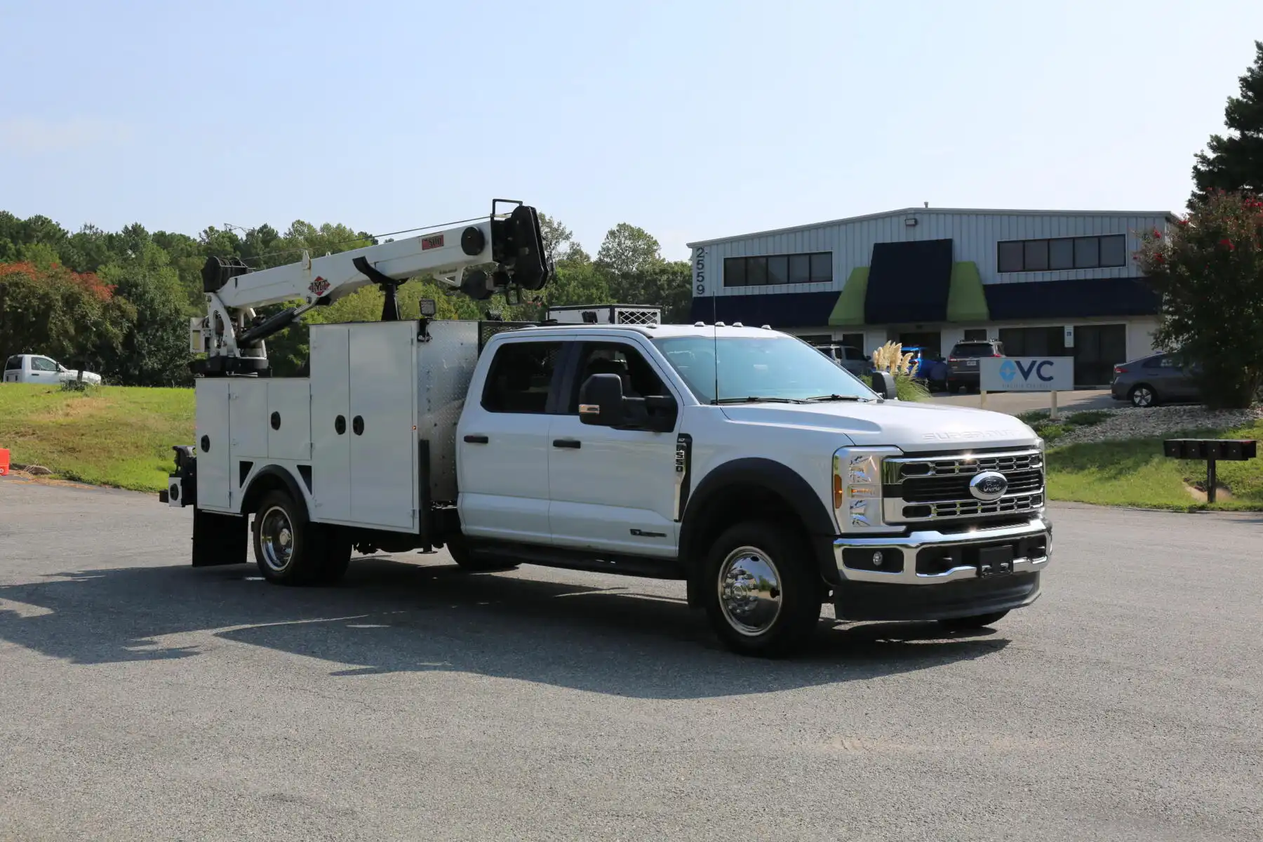 2025 Ford F-550 XLT 4WD Crew Cab DRW 203 in's photo