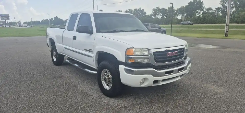 2003 GMC Sierra's photo