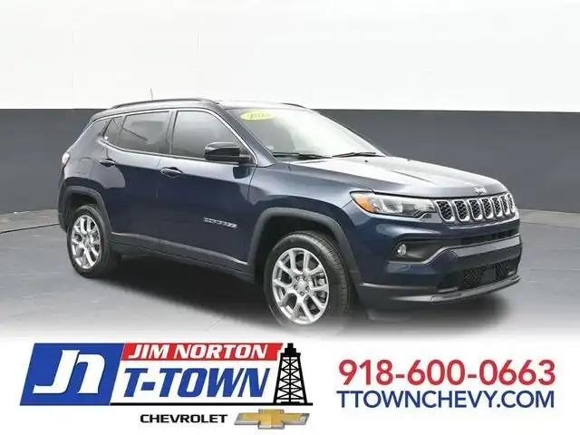 2024 Jeep Compass Latitude Lux 4X4's photo