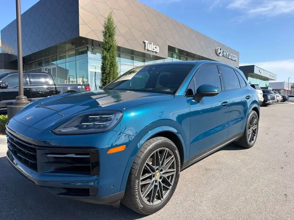 2024 Porsche Cayenne Base's photo