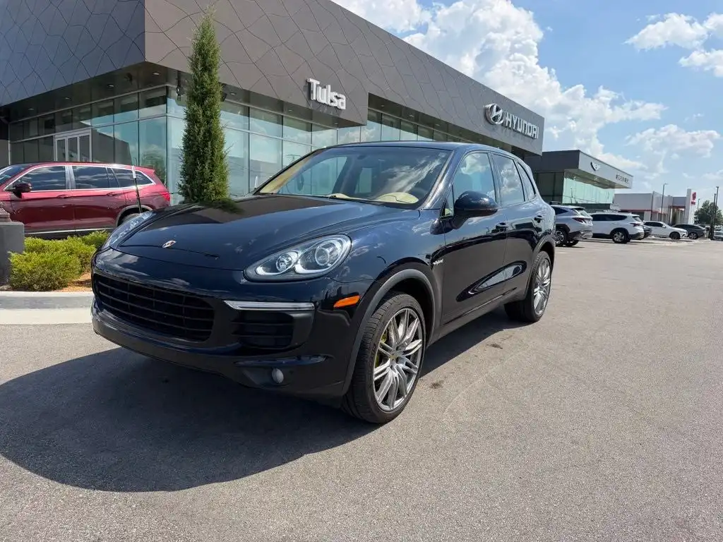 2015 Porsche Cayenne S Hybrid's photo