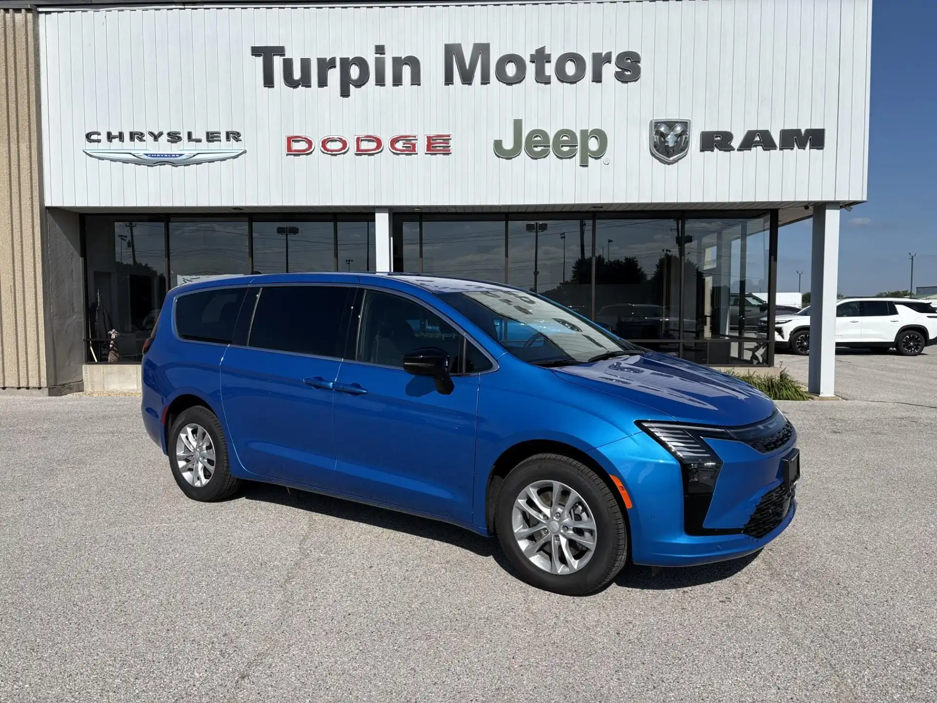 2027 Chrysler Pacifica Select AWD's photo