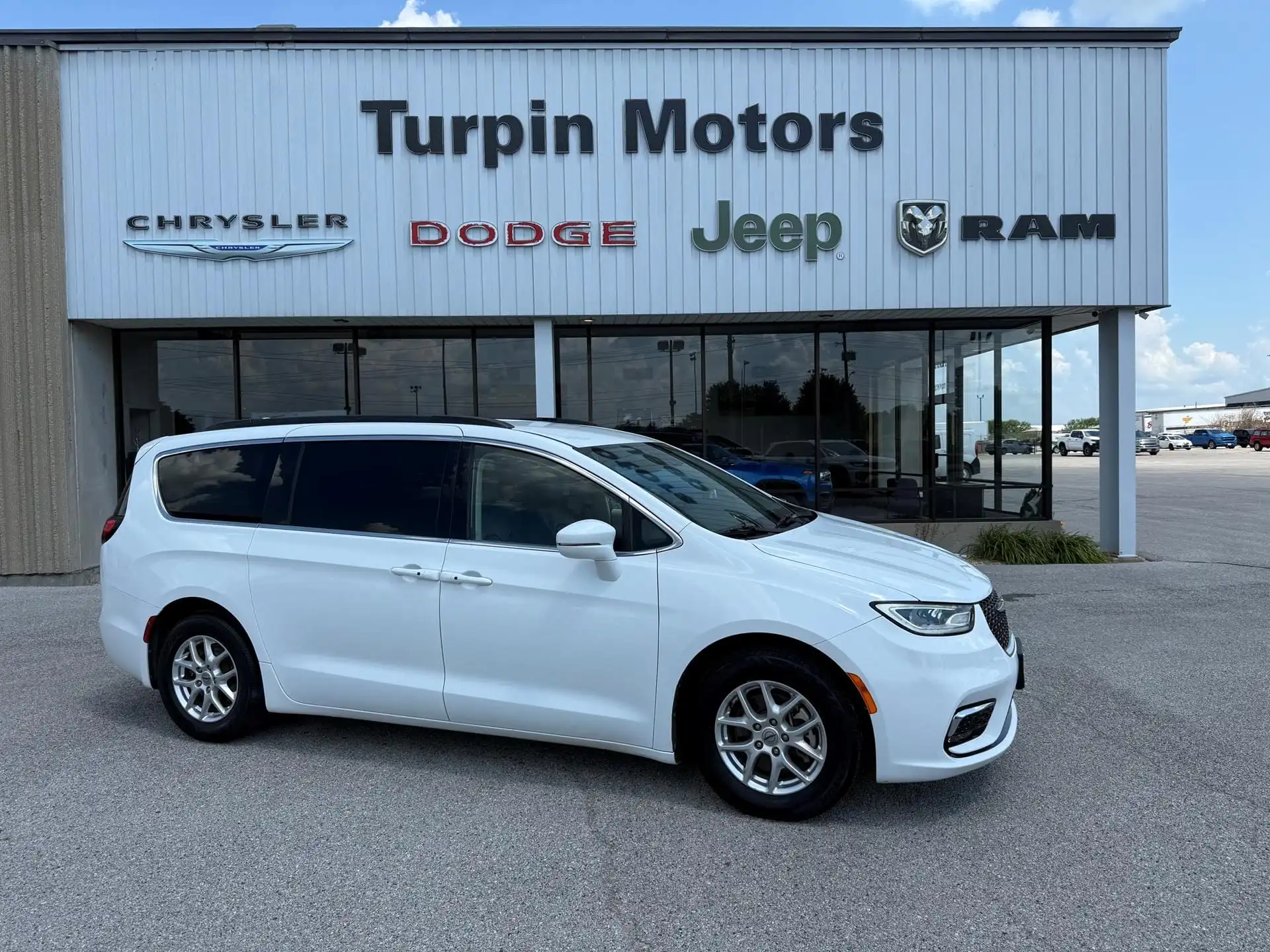2022 Chrysler Pacifica Touring L's photo
