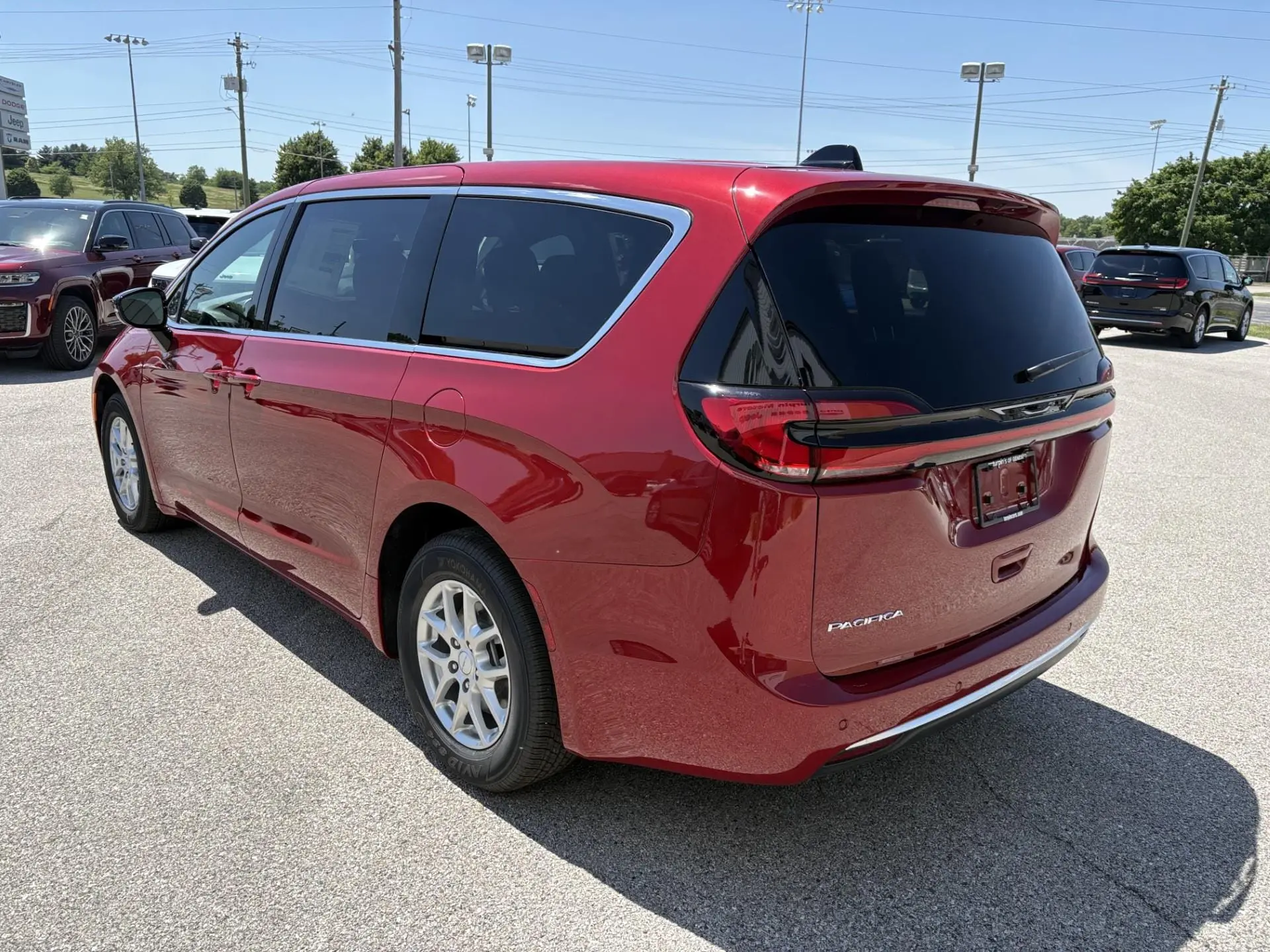 2027 Chrysler Pacifica Select photo 5