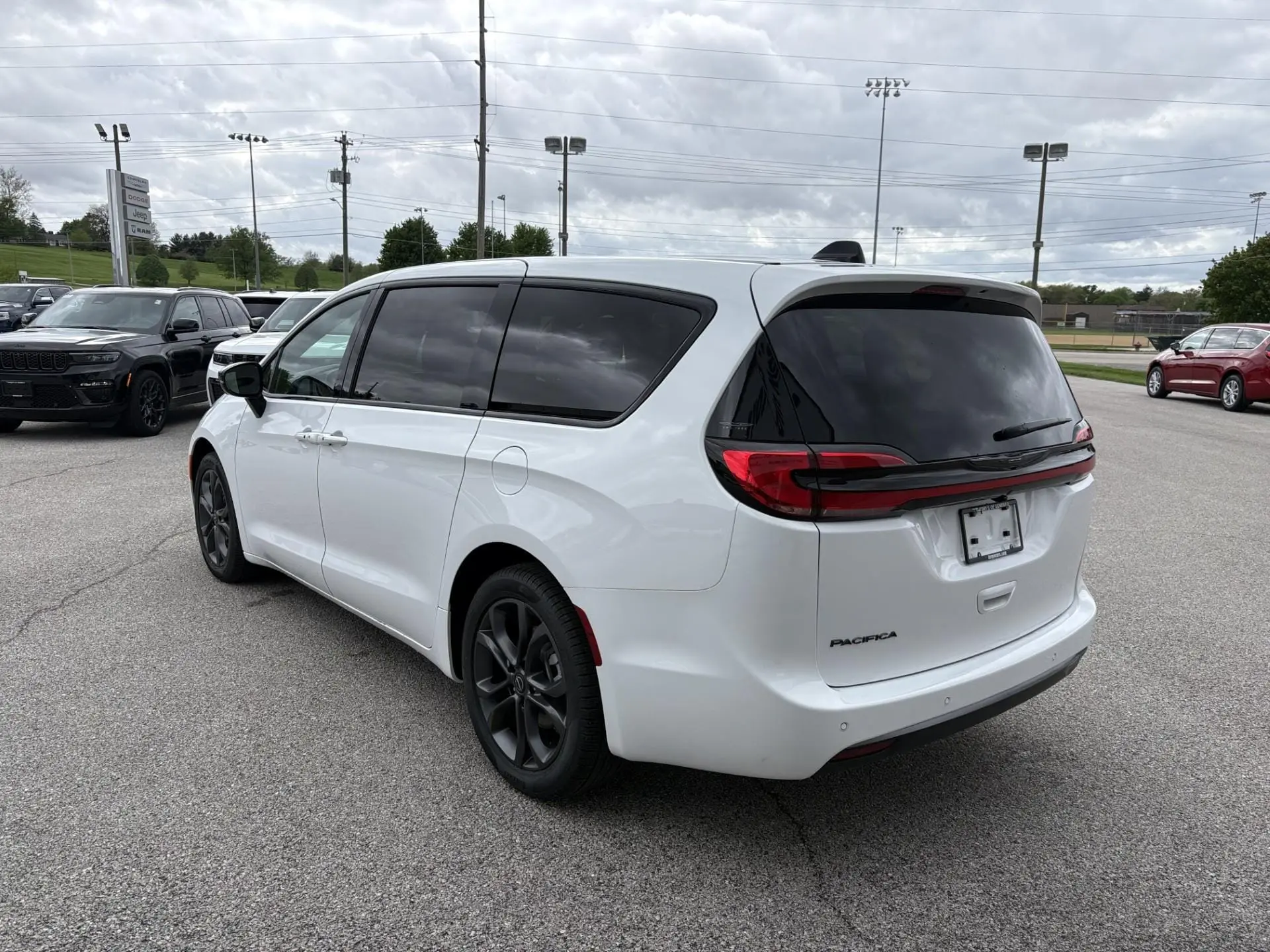 2026 Chrysler Pacifica Select photo 5