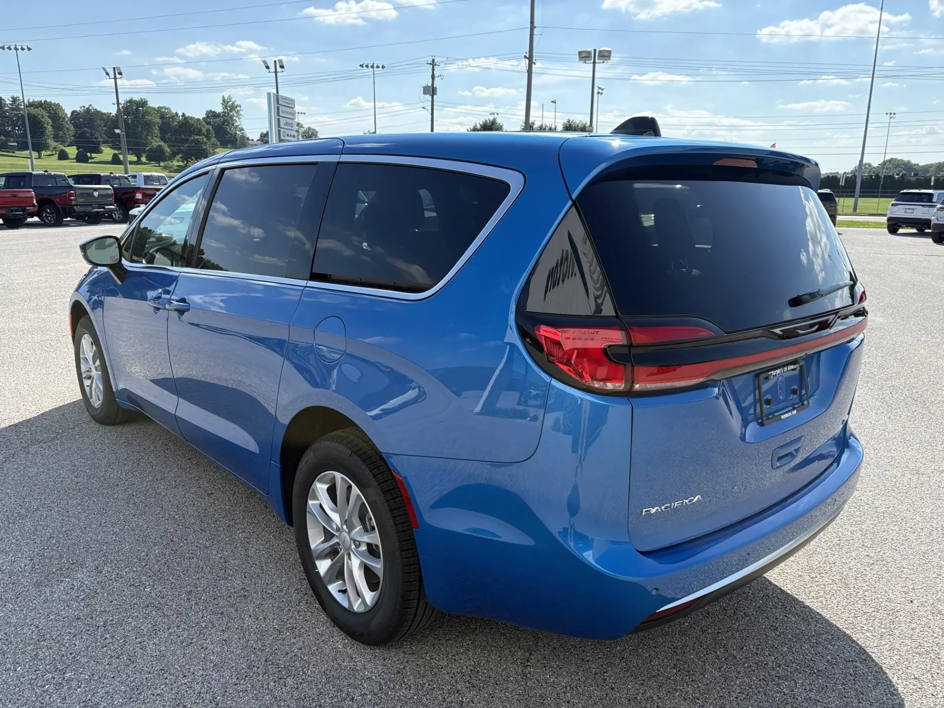 2027 Chrysler Pacifica Select AWD photo 5