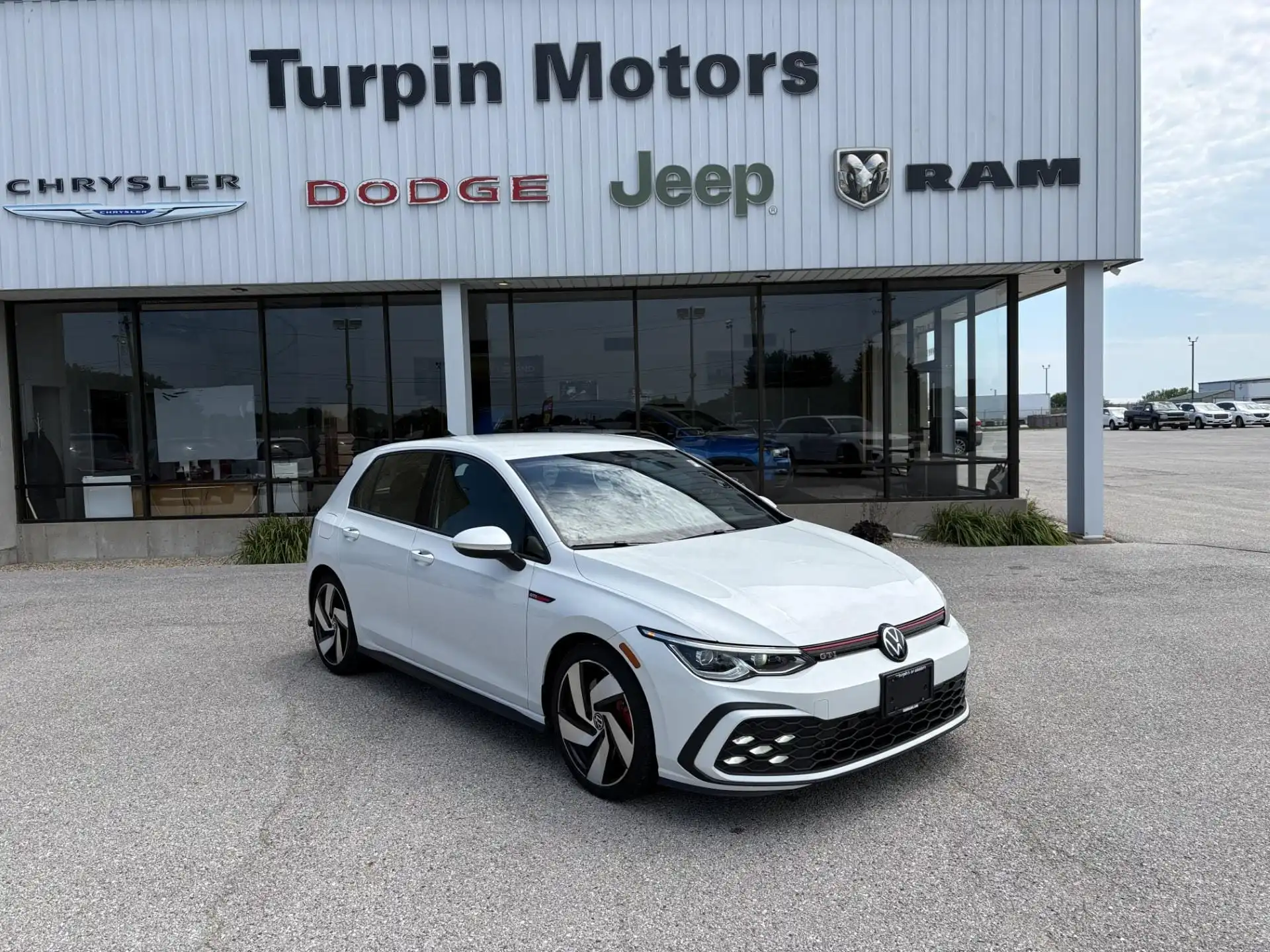 2024 Volkswagen Golf GTI 2.0T S 4-door DSG's photo