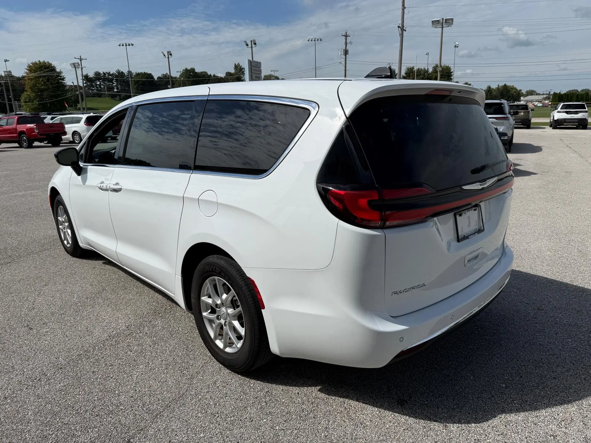 2026 Chrysler Pacifica Select photo 5