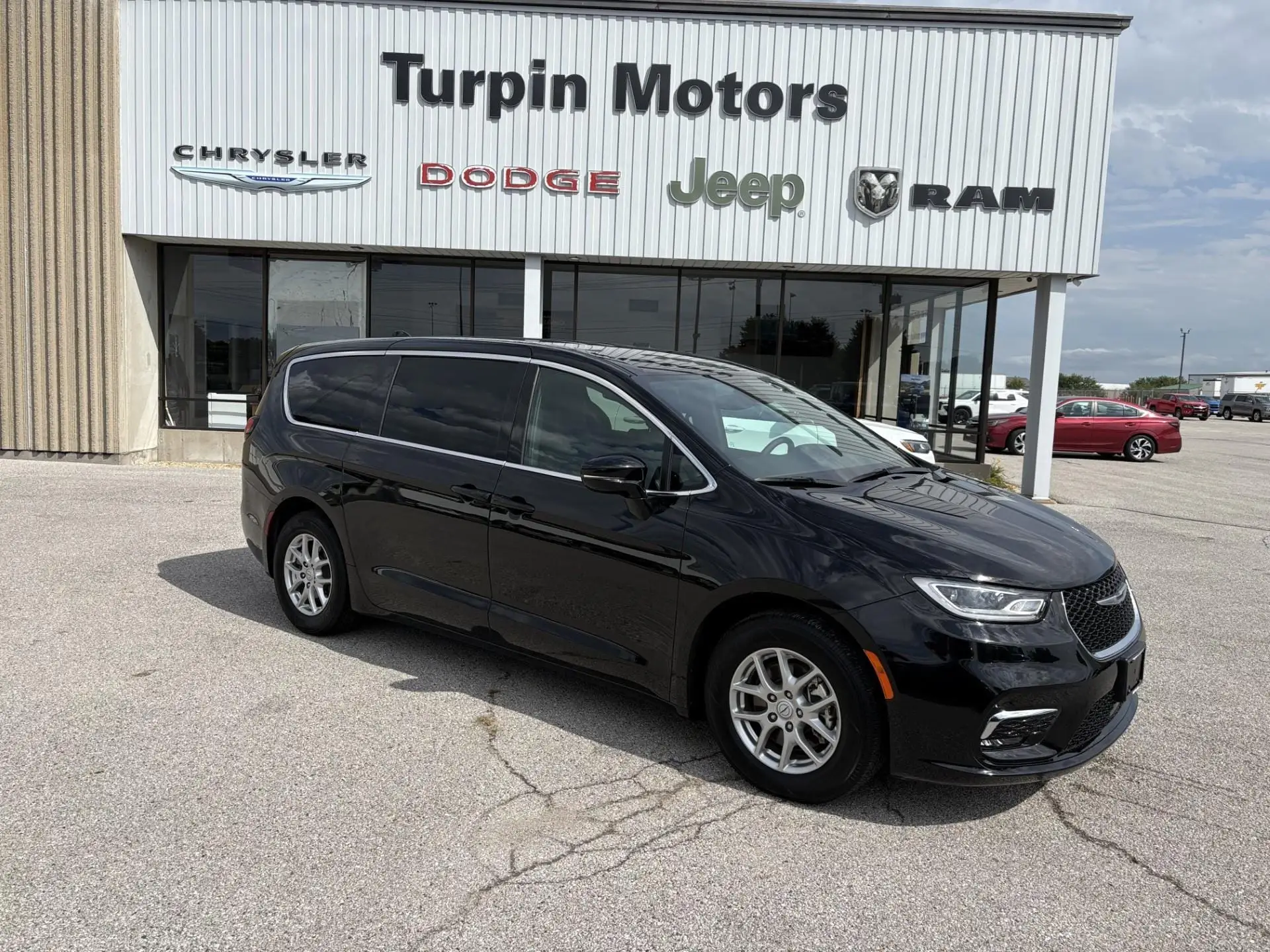 2026 Chrysler Pacifica Select photo 1