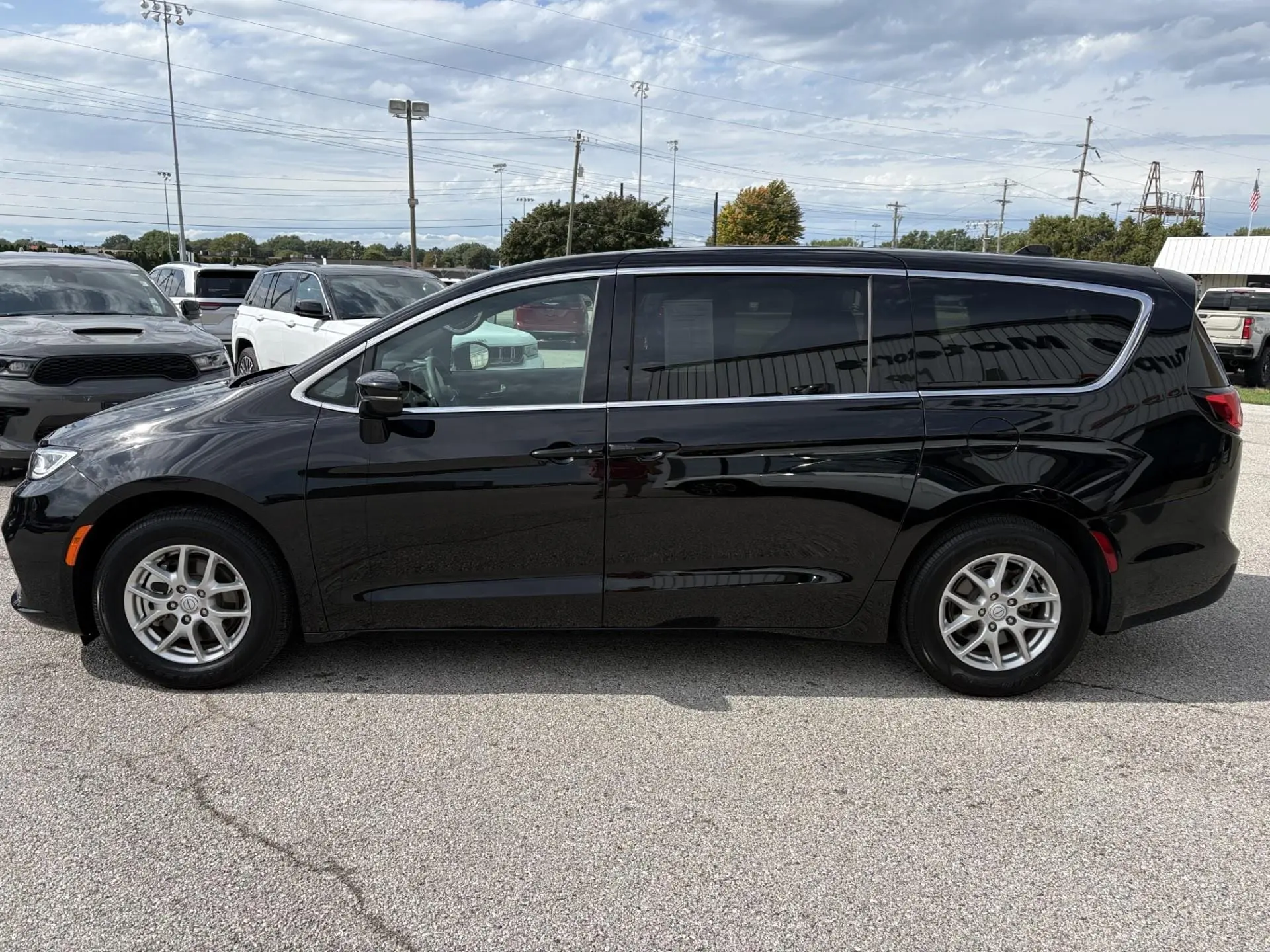 2026 Chrysler Pacifica Select photo 4