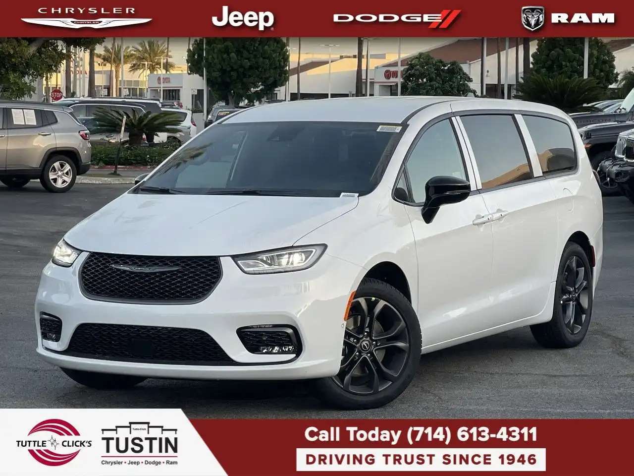 2026 Chrysler Pacifica Select's photo
