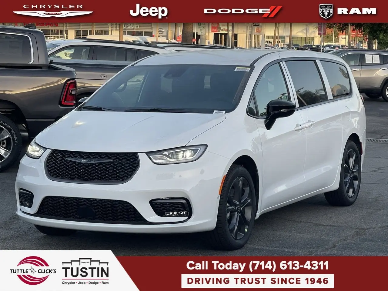 2026 Chrysler Pacifica Select photo 3