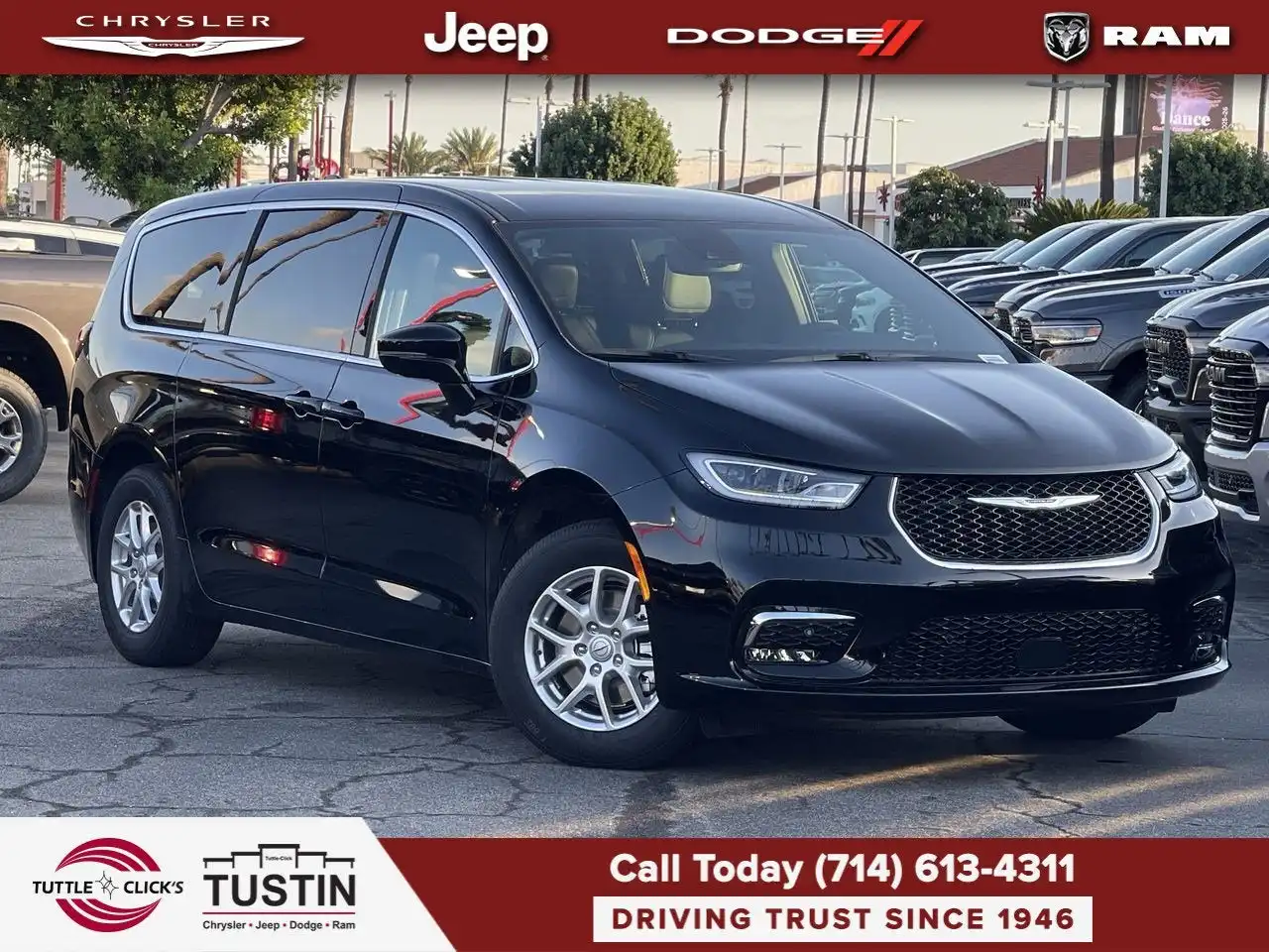2026 Chrysler Pacifica Select's photo