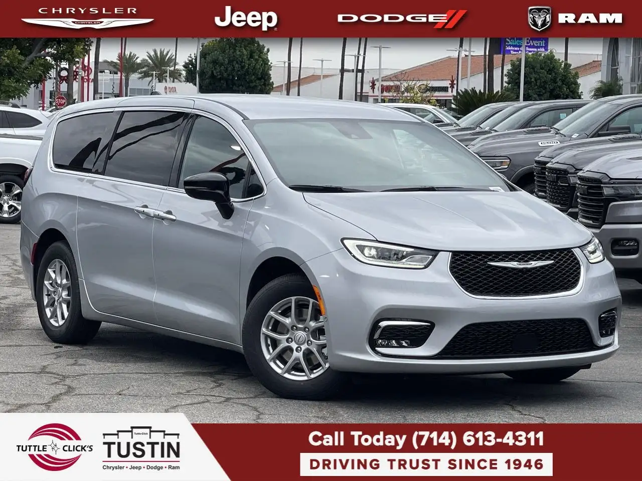 2026 Chrysler Pacifica Select's photo