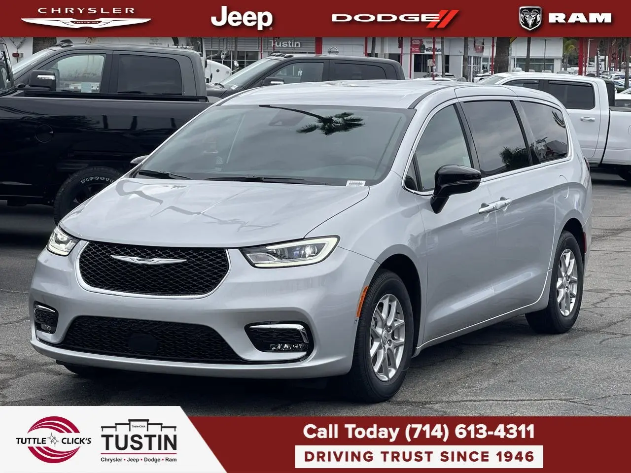2026 Chrysler Pacifica Select photo 3