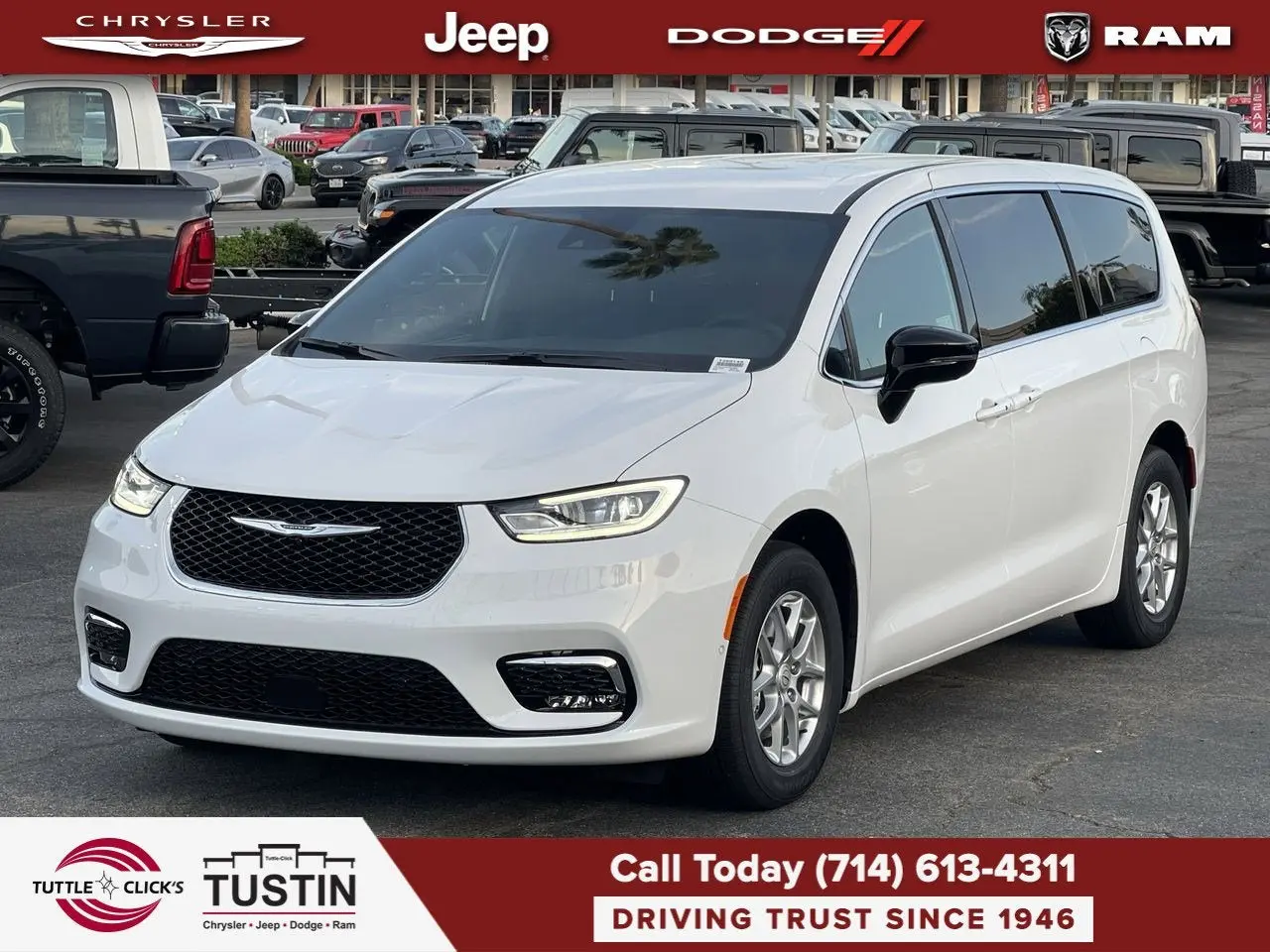 2026 Chrysler Pacifica Select photo 3