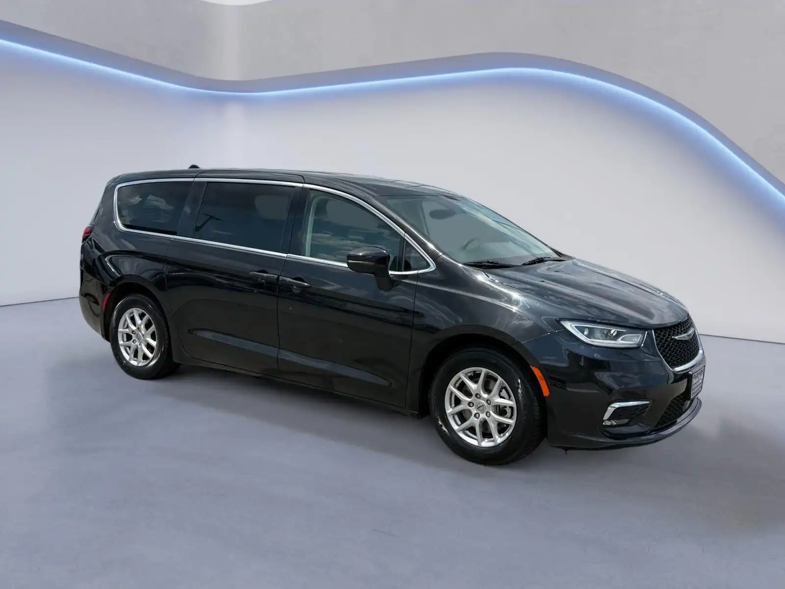 2023 Chrysler Pacifica Touring L's photo