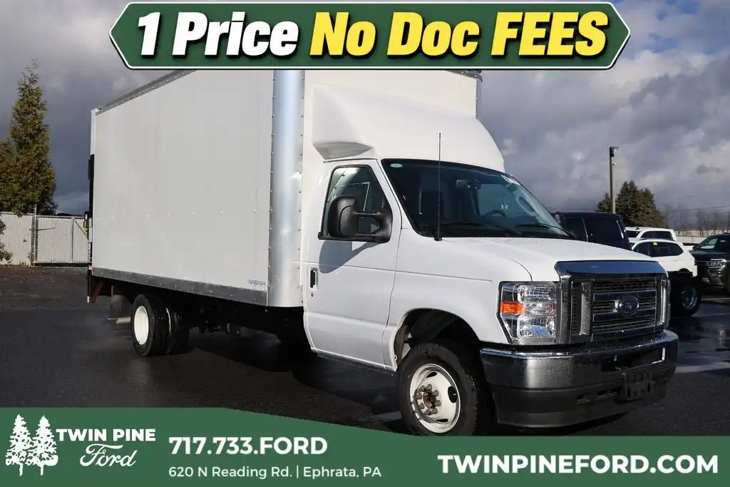 2025 Ford E-Series DRW E-450 Super Duty 176 in WB's photo