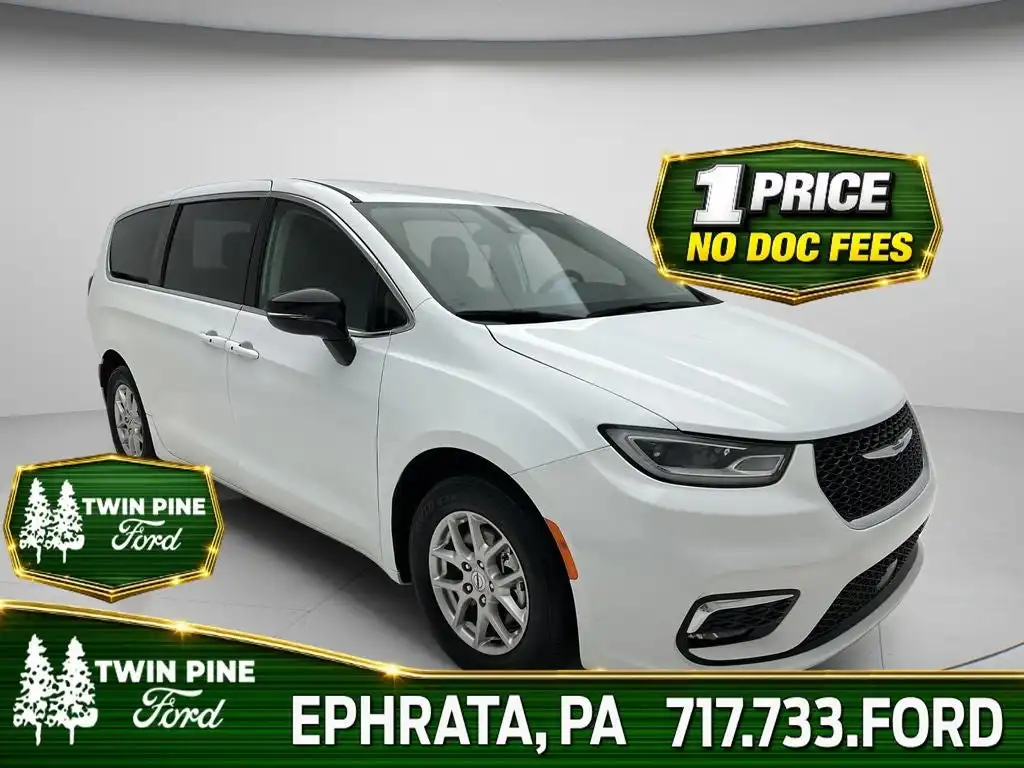 2024 Chrysler Pacifica Touring L's photo