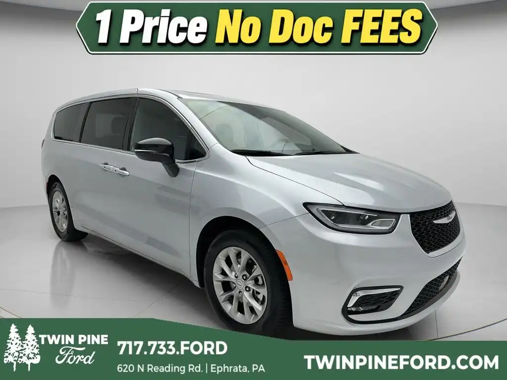 2026 Chrysler Pacifica Limited's photo