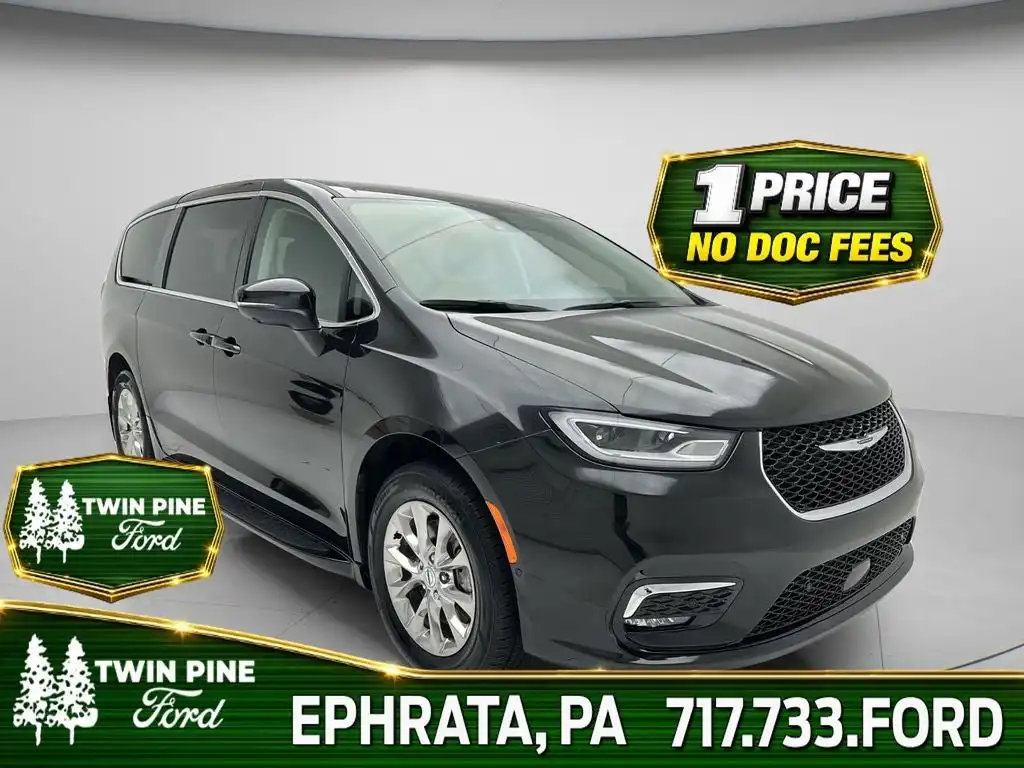 2023 Chrysler Pacifica Touring L AWD's photo
