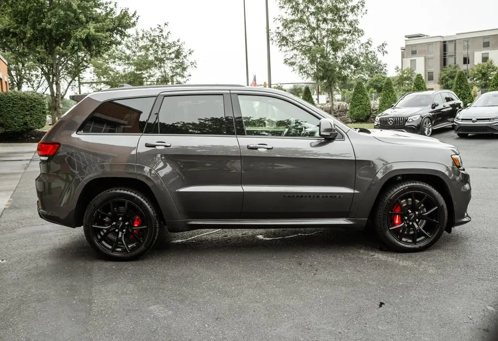 2020 Jeep Grand Cherokee SRT photo 3