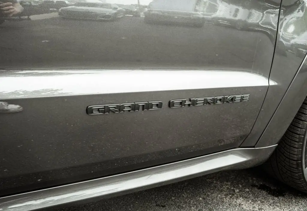 2020 Jeep Grand Cherokee SRT photo 4