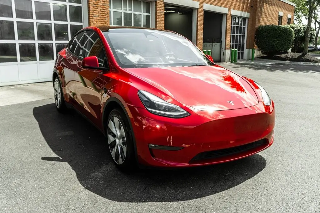 2023 Tesla Model Y Long Range Dual Motor All-Wheel Drive photo 5