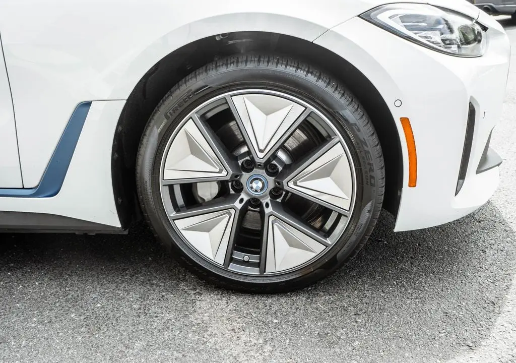 2023 BMW i4 eDrive35 photo 4