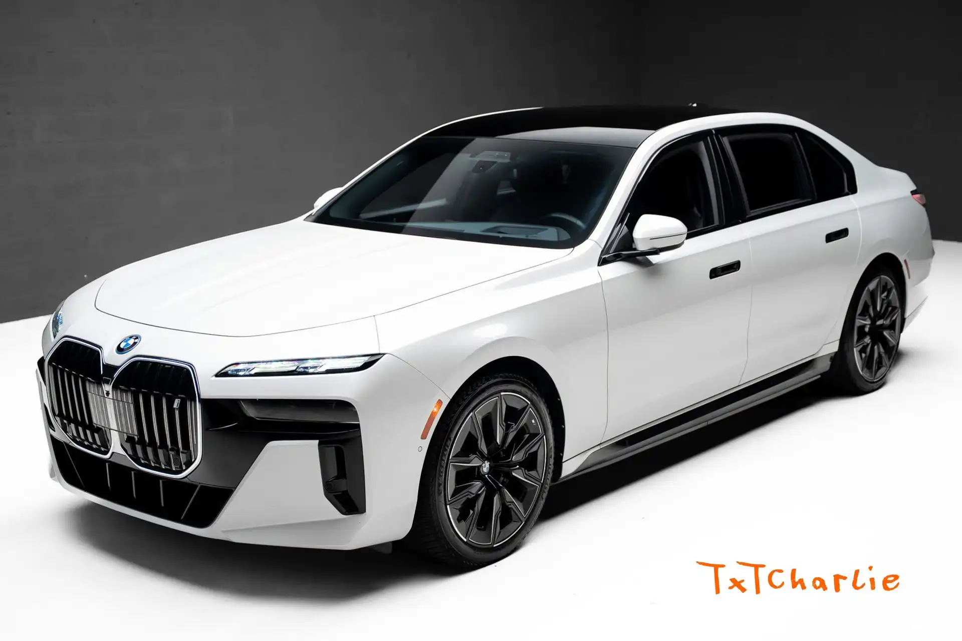 2023 BMW i7 xDrive60's photo