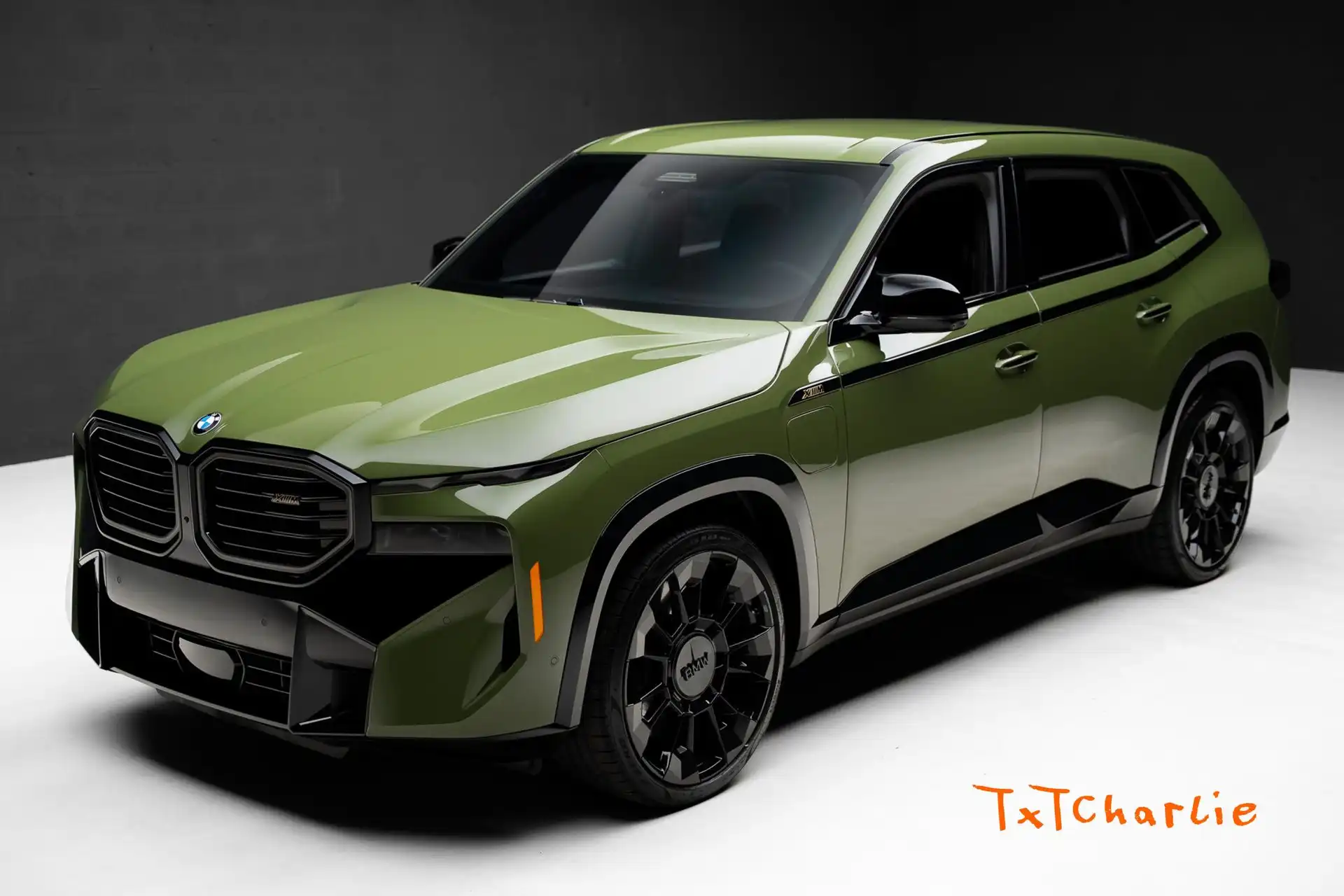 2025 BMW XM Base's photo