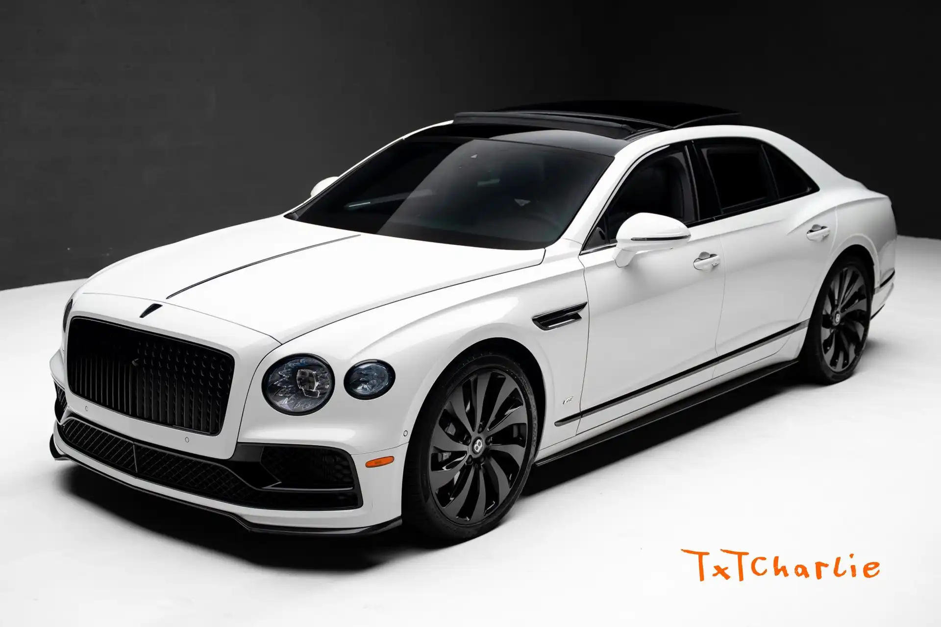 2022 Bentley Flying Spur V8's photo