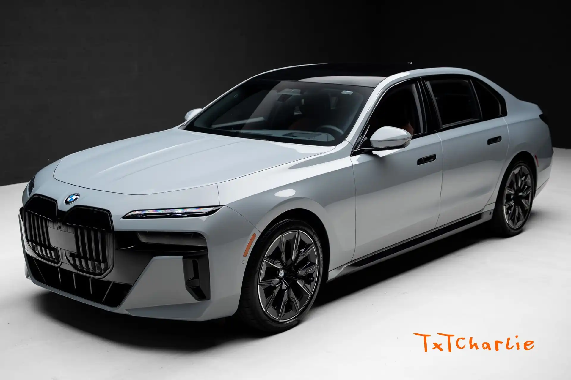 2024 BMW 7 Series 740i's photo