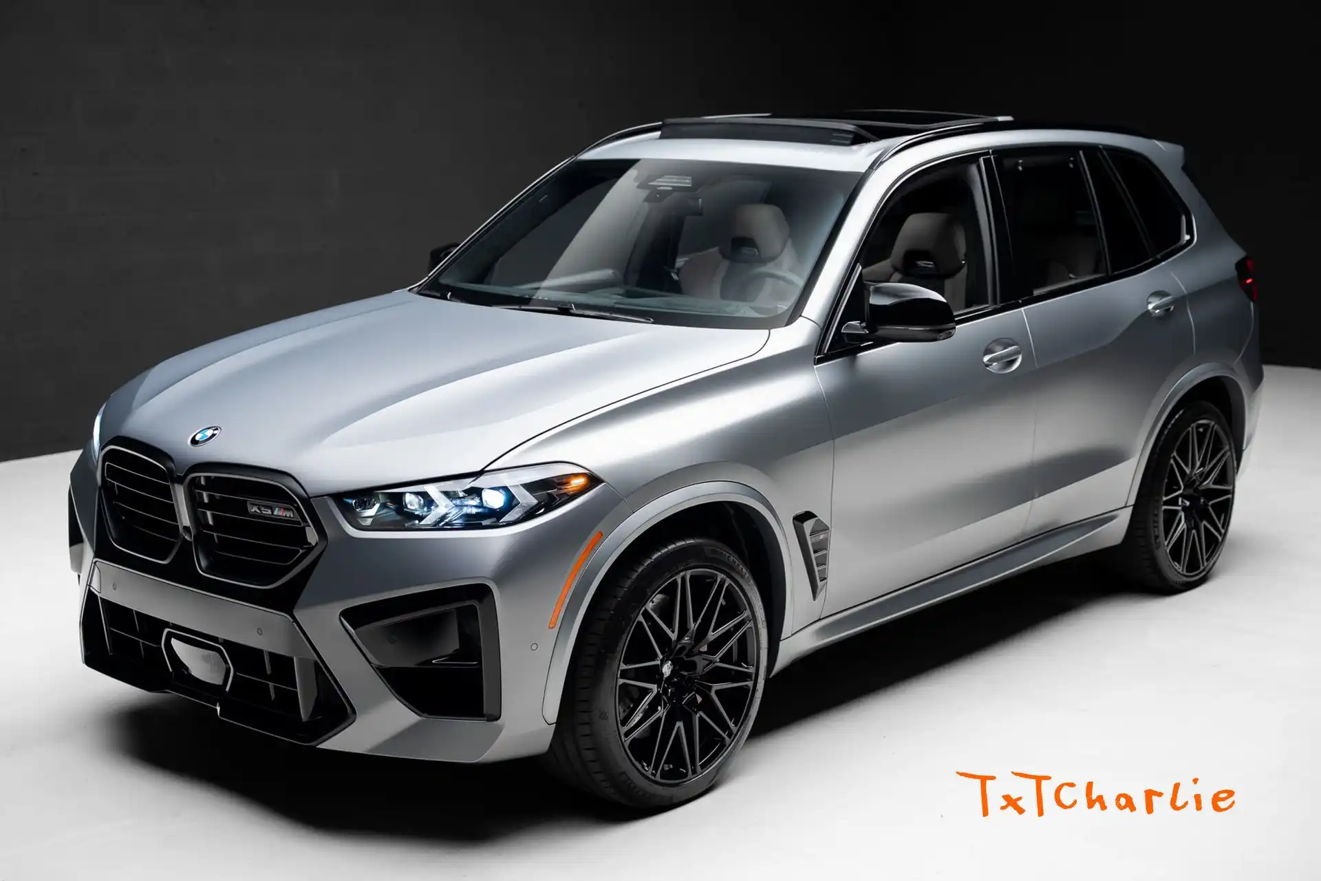 2025 BMW X5 M Competition's photo