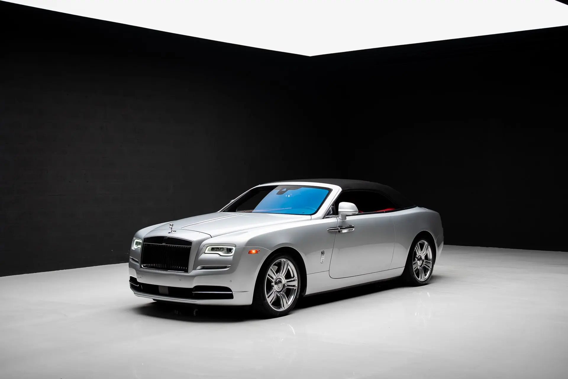 2017 Rolls-Royce Dawn Base photo 4