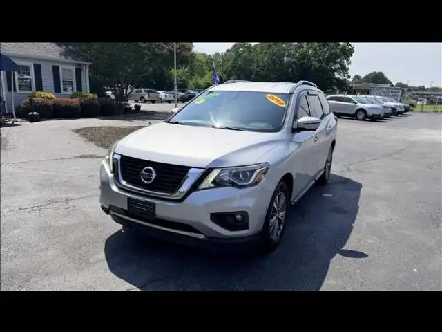 2019 Nissan Pathfinder SL 2WD's photo