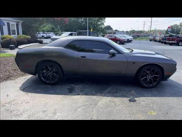 2019 Dodge Challenger SXT Auto photo 4
