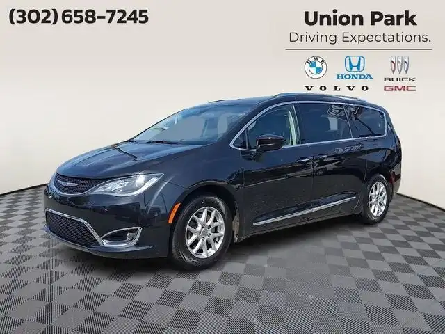 2020 Chrysler Pacifica Touring L's photo