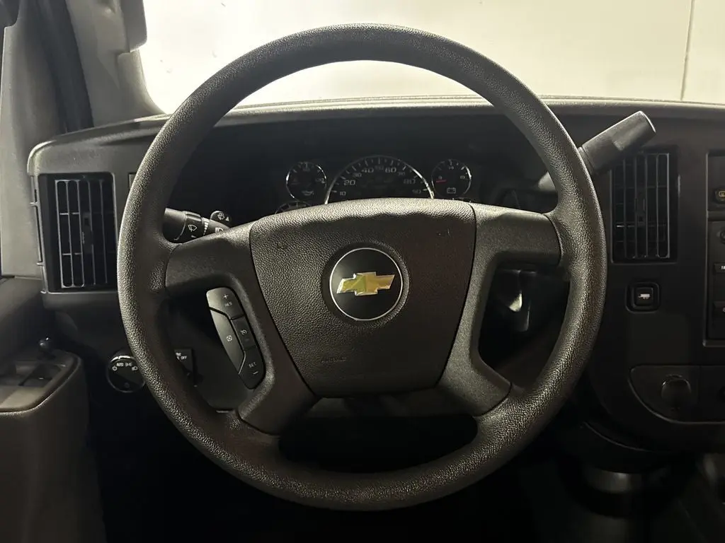 2025 Chevrolet Express 3500 LT Extended photo 4