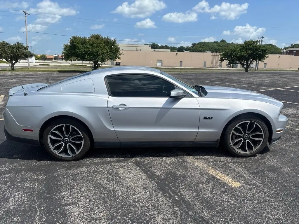 2012 Ford Mustang GT photo 4