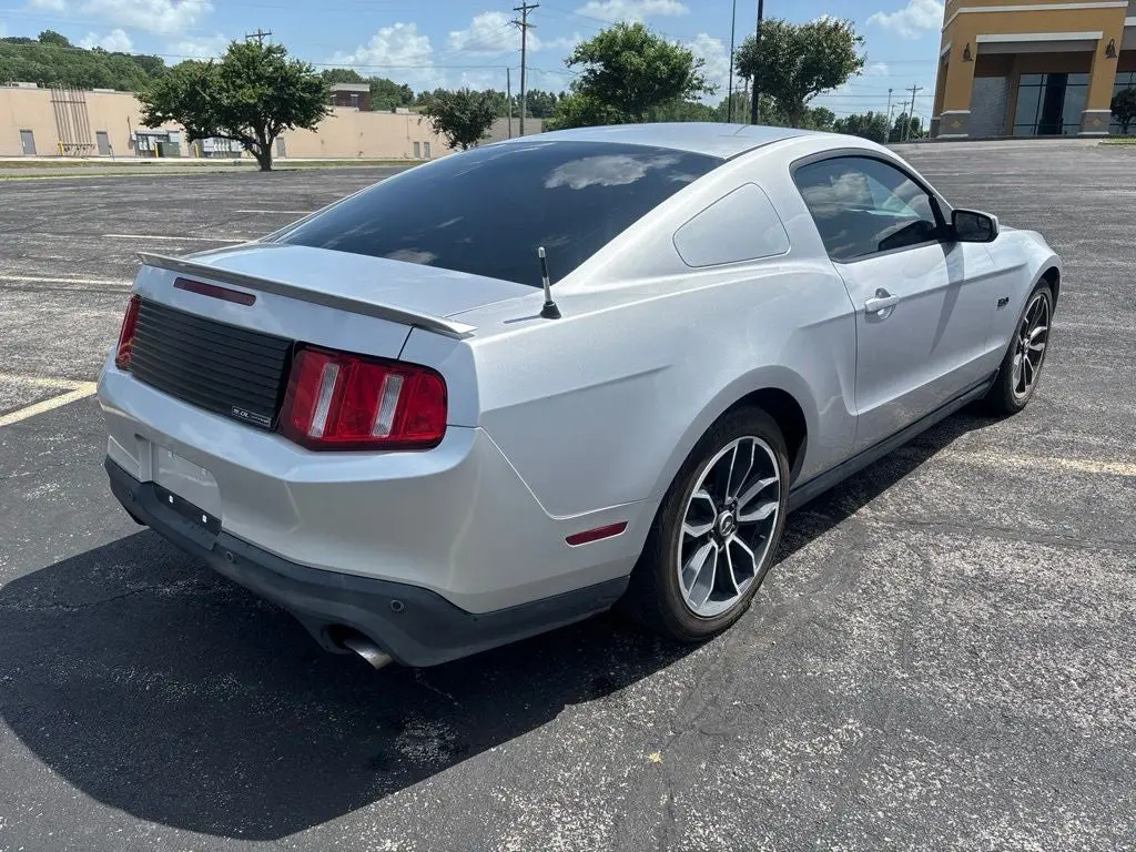 2012 Ford Mustang GT photo 5